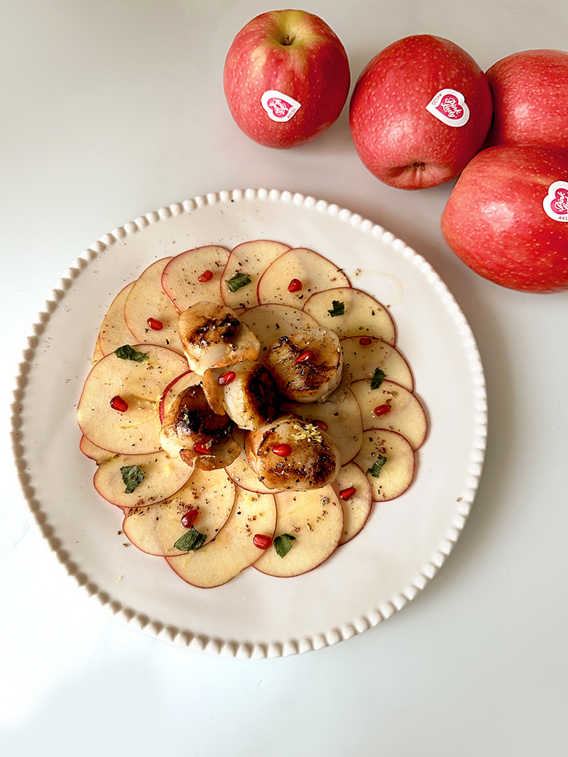 Carpaccio pommes Pink Lady® Saint-Jacques snackées