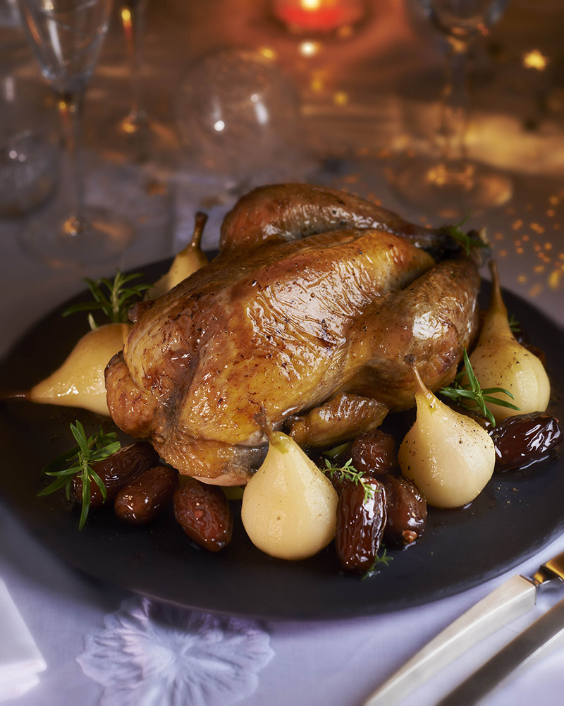 Pintade Fermière farcie pains d’épices garnies fruits d’hiver