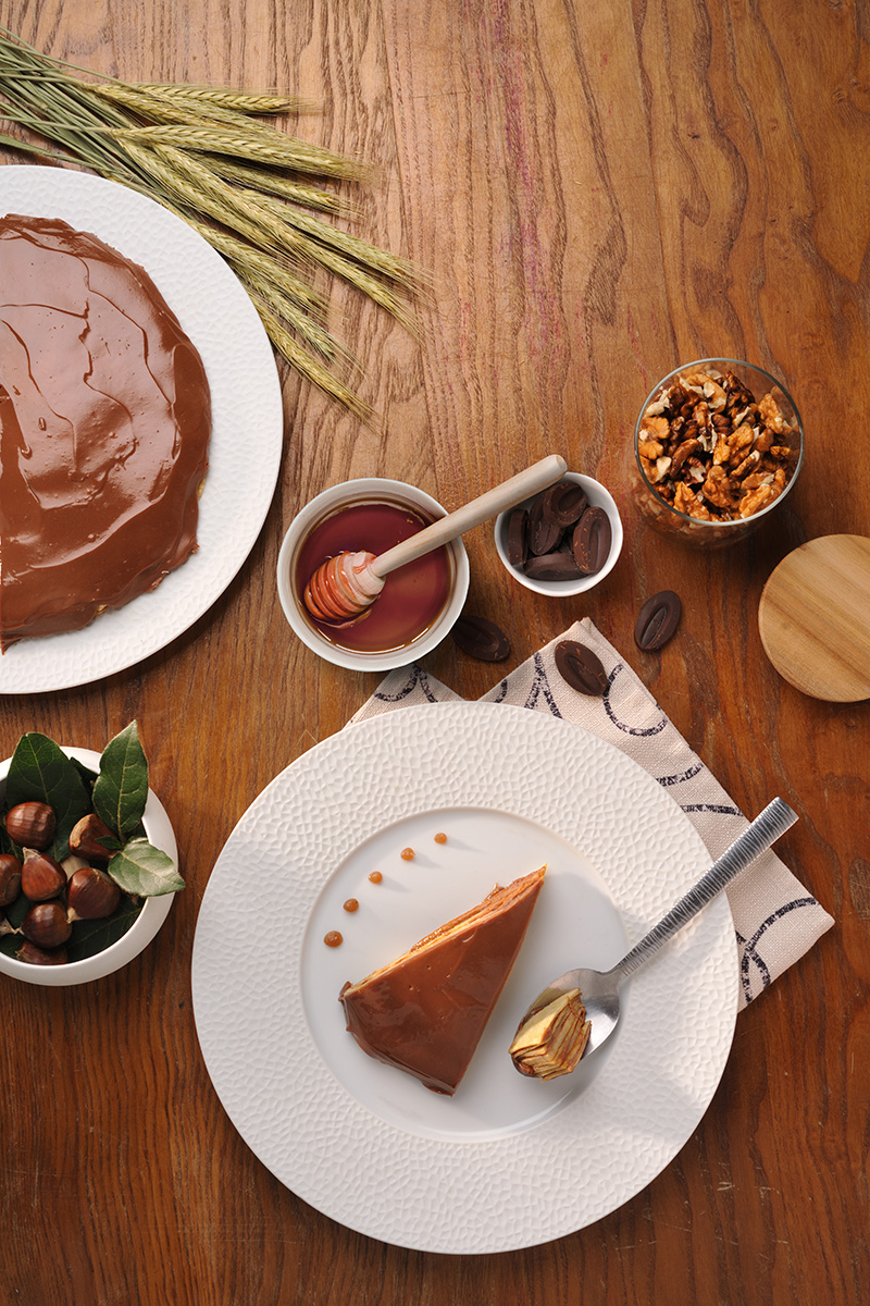 Gâteau de crêpes chocolat, miel de châtaignier praliné