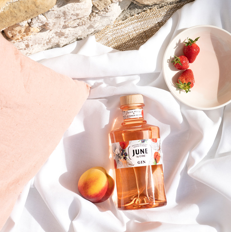 JUNE GIN Pêche de Vigne