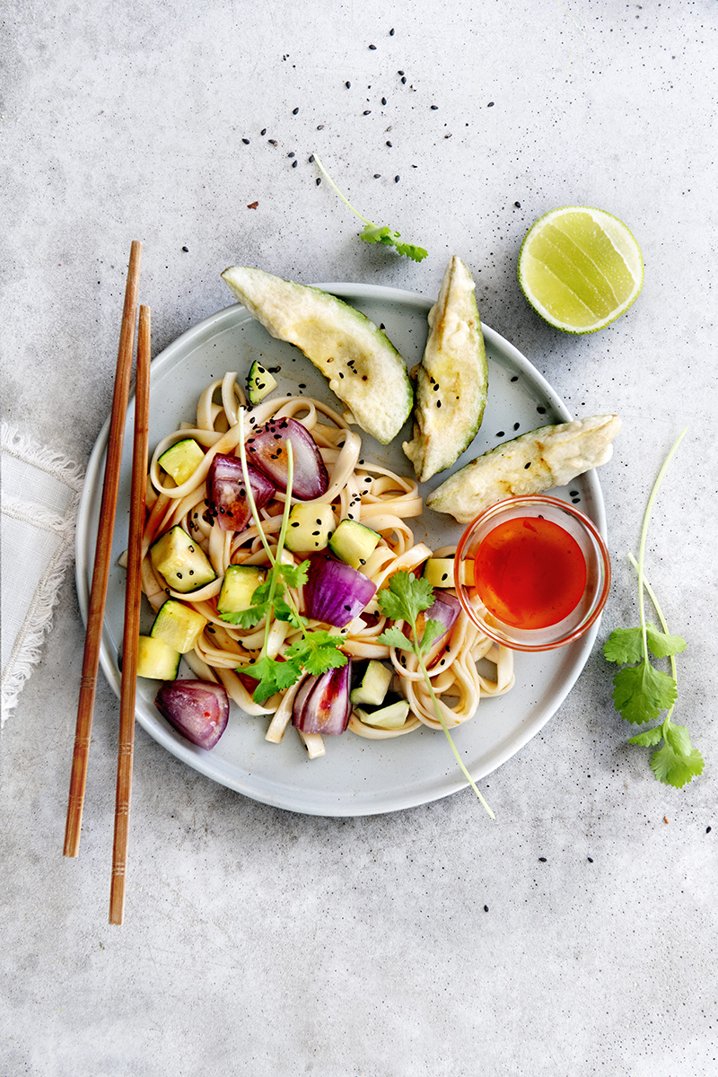 Nouilles piment doux tempura d’avocat
