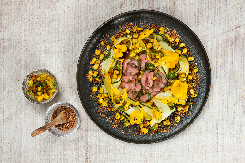 Carpaccio de veau courgettes, vierge de maïs, sarrasin