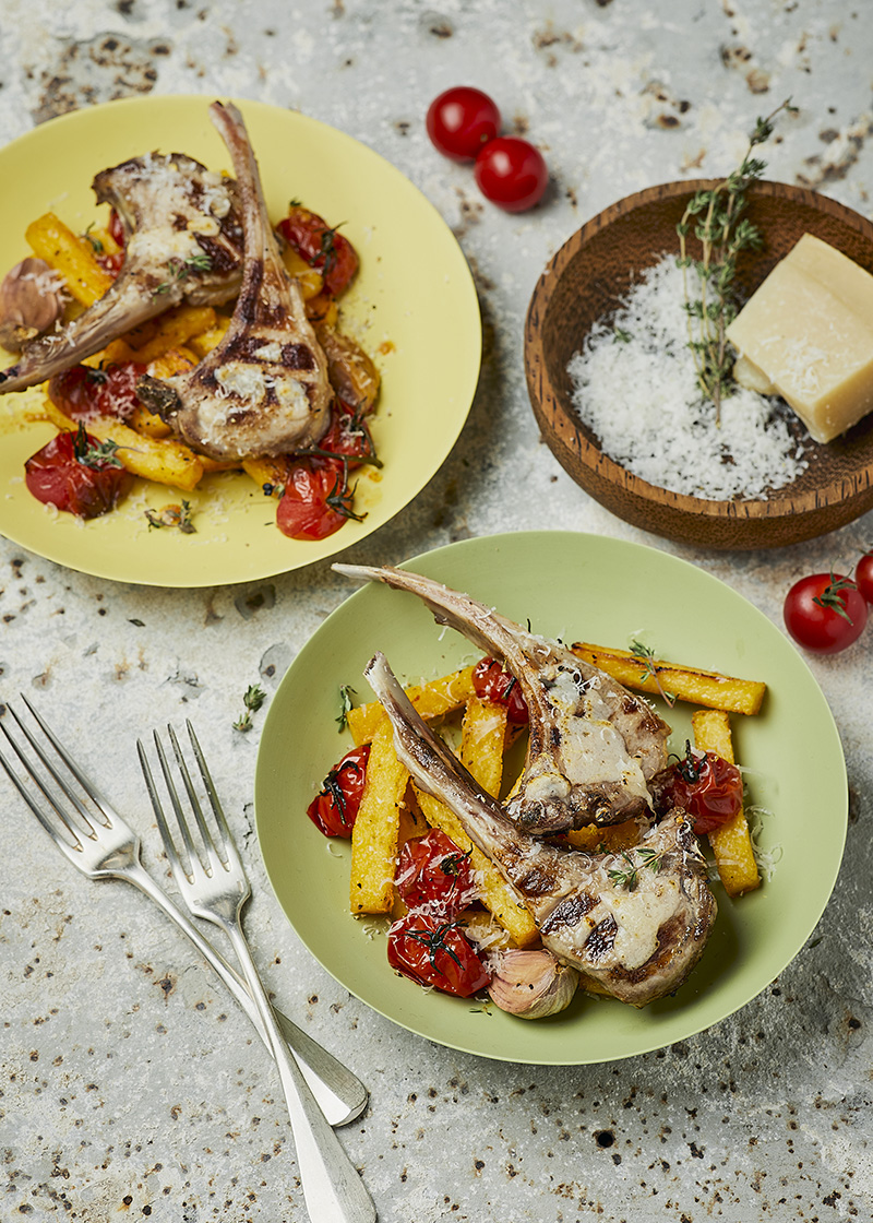 Côtelettes d’agneau grillées parmesan frites de polenta