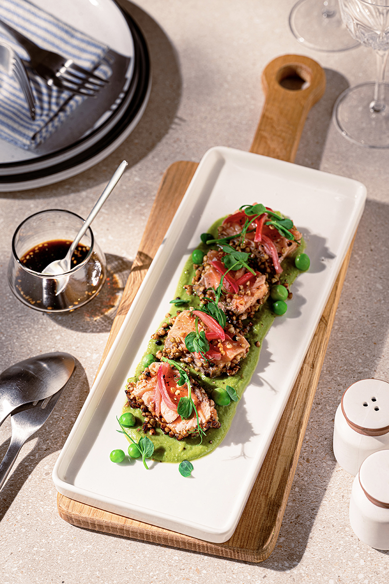 Tataki saumon de Norvège petits pois de printemps