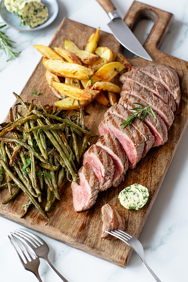 Steak grillé haricots-frites au four