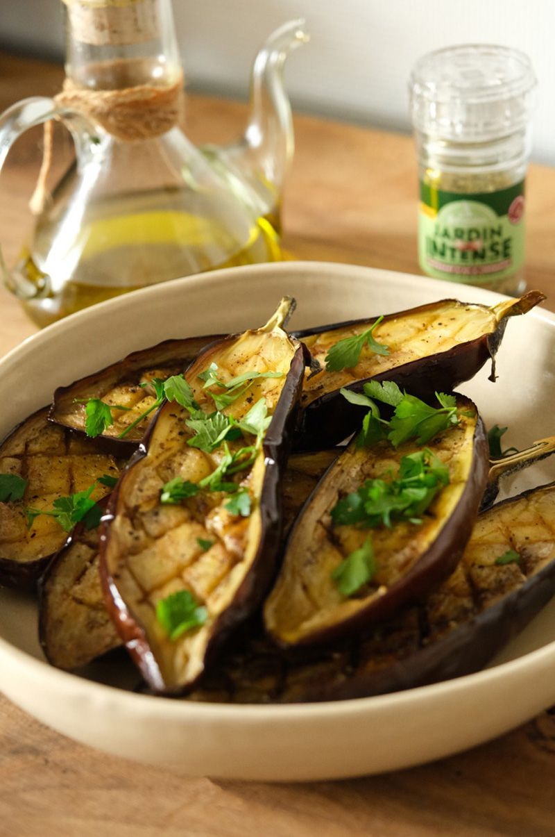 Aubergines grillées ail, ciboulette persil barbecue