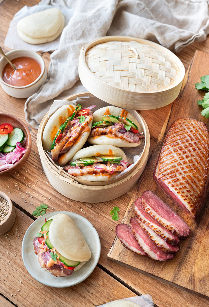 Bao buns Magret, concombre sauce épicée