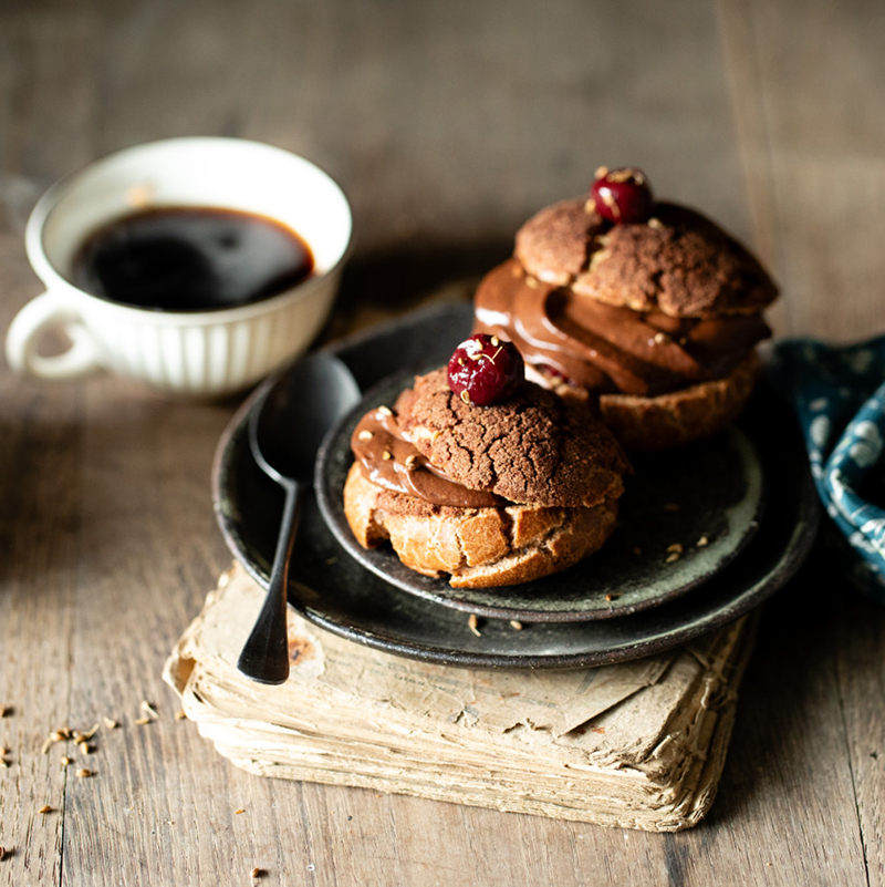 Choux tout chocolat cerises confites à l’anis