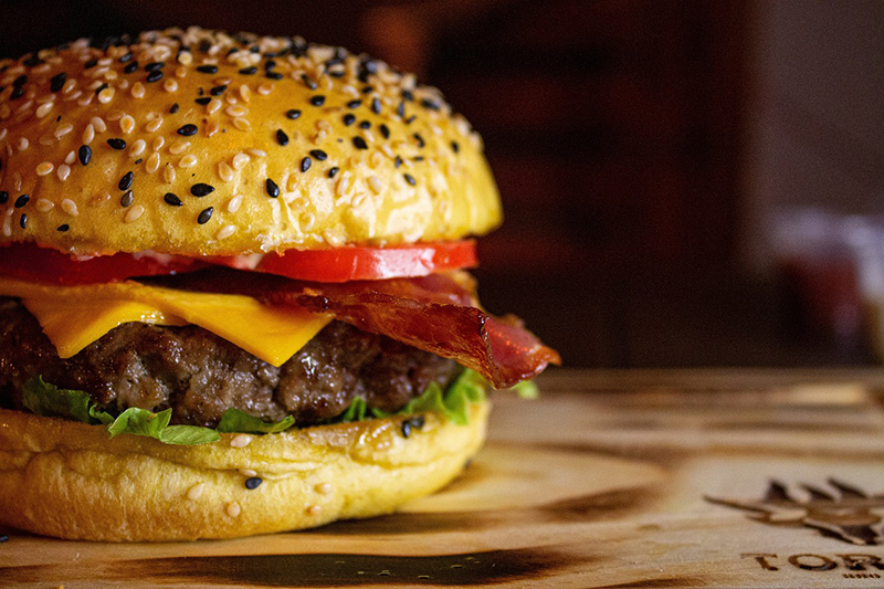 L’art du montage : l’ordre des ingrédients burger équilibré