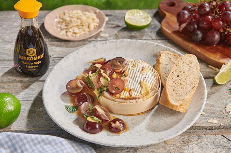 Camembert grillé sauce salsa raisins