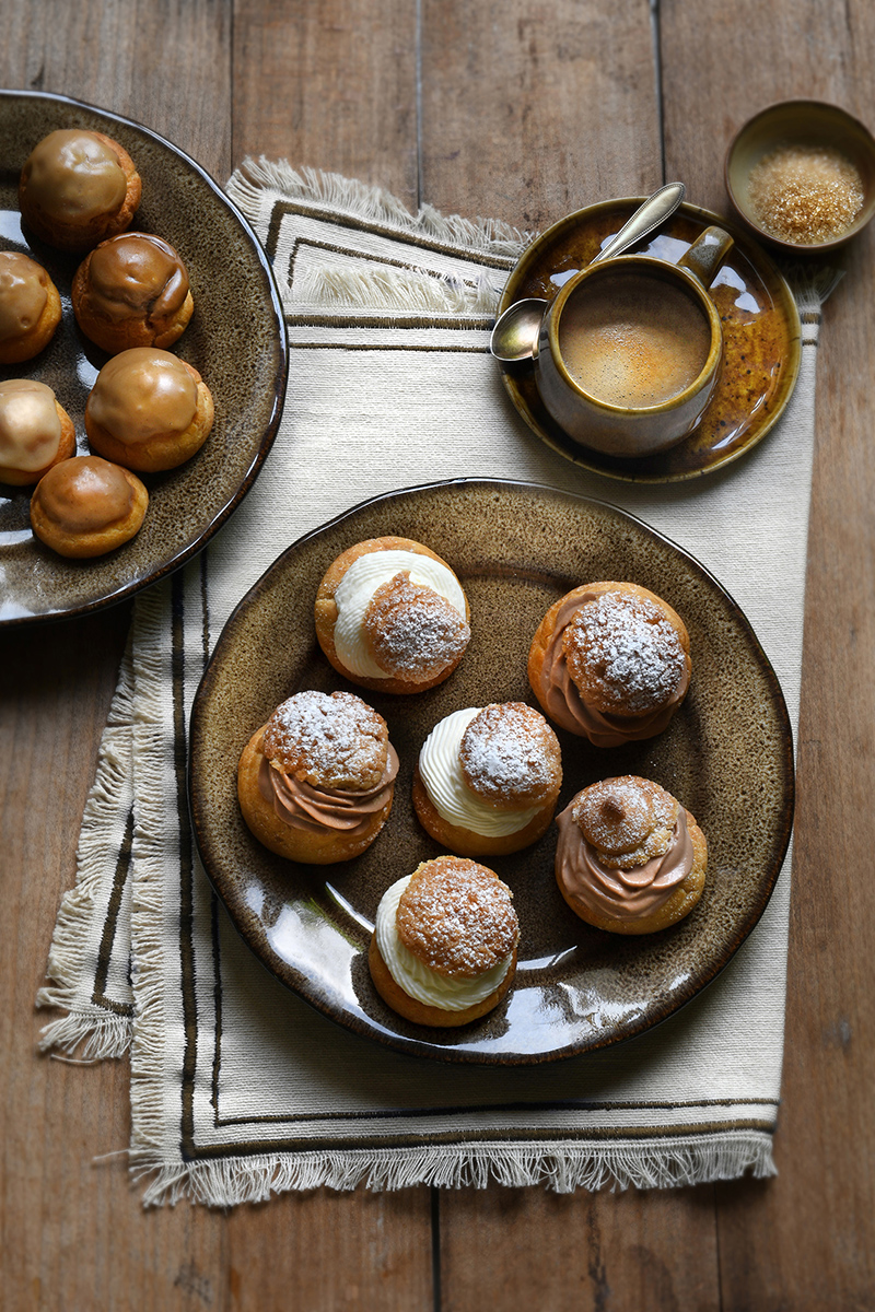 Petits choux chantilly vanillée-praliné Choux crème pâtissière glaçage royal 