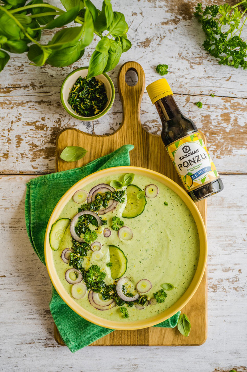 Soupe froide concombre-avocat gremolata