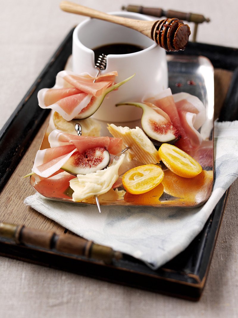 Canapés jambon de Parme, mozzarella fumée figues miel