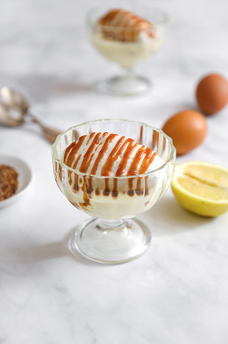 Œufs Label Rouge île flottante, crème anglaise sarrasin, caramel citronné