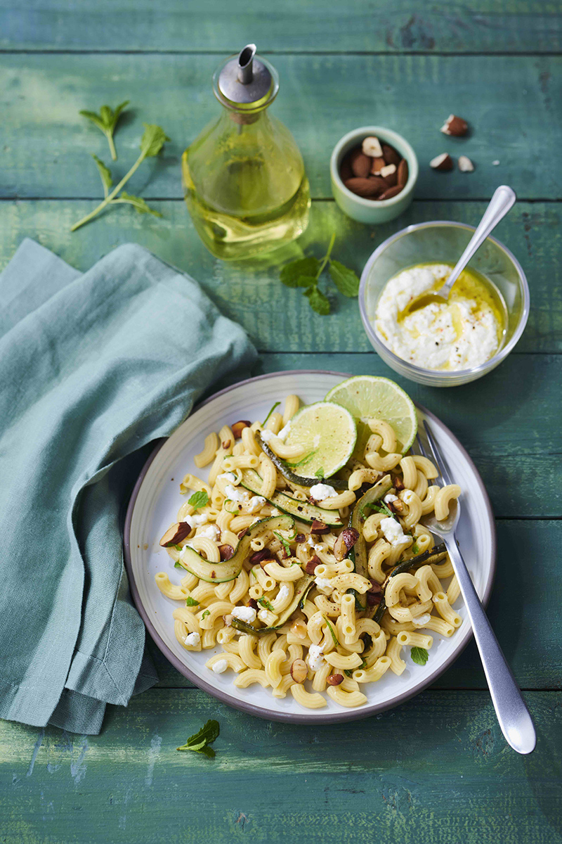 Salade grandes coquillettes menthe courgettes grillées