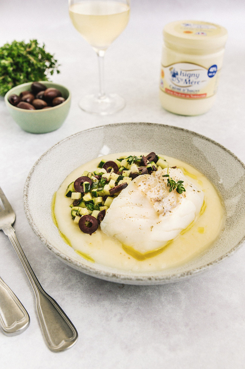 Cabillaud basse température, crème pommes de terre, tartare courgettes olives, crème d’Isigny AOP