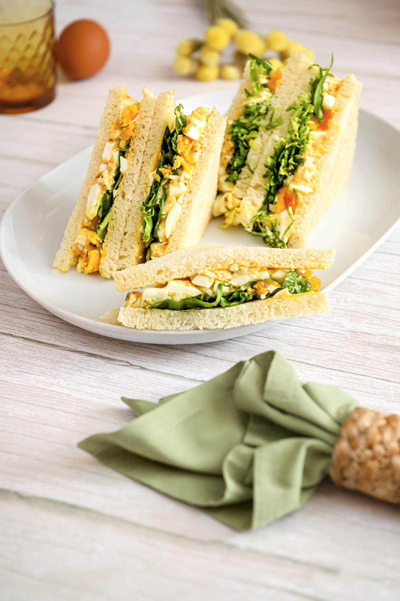 Sandwich à l’œuf estragon, chiffonnade salade