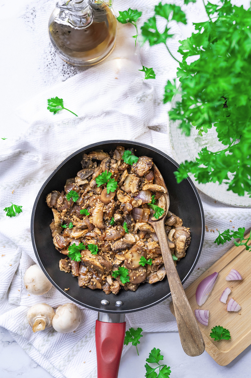 Sauté champignons, sauce asiatique persil frisé