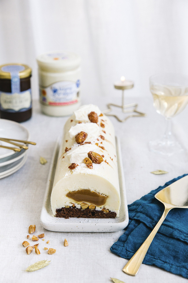 Bûche crème d’Isigny AOP, caramel cacahuètes