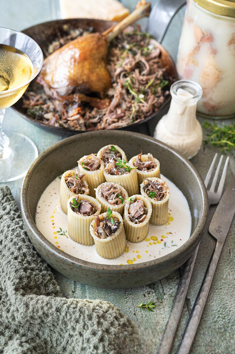 Rigatoni confit de canard, champignons crème à l’échalote parmesan