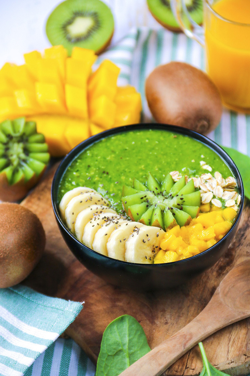 Smoothie bowl vitaminé kiwi de France, banane mangue