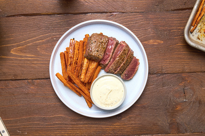 Pavés rumsteck, frites carottes sauce Boursin®