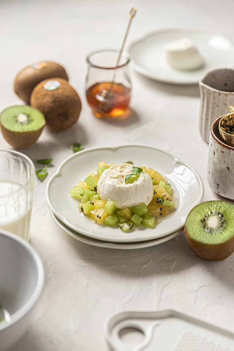 Brunoise de kiwi, faisselle miel citronné