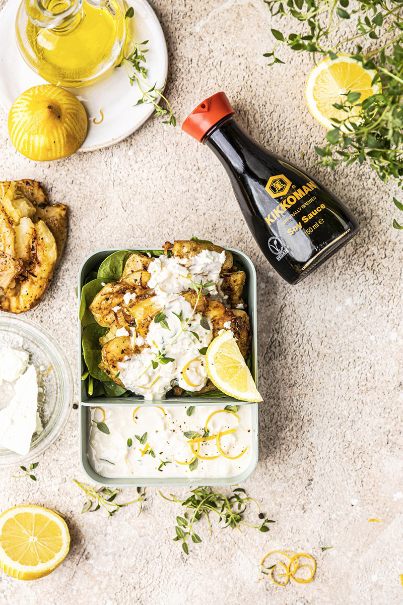 Écrasé de pommes de terre soja, citron sauce yaourt, thym feta
