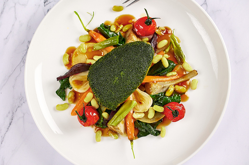Suprême rôti croûte d’herbes, légumes sautés