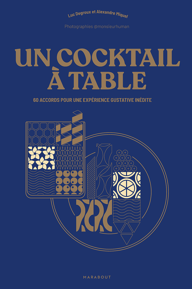 Un cocktail à table