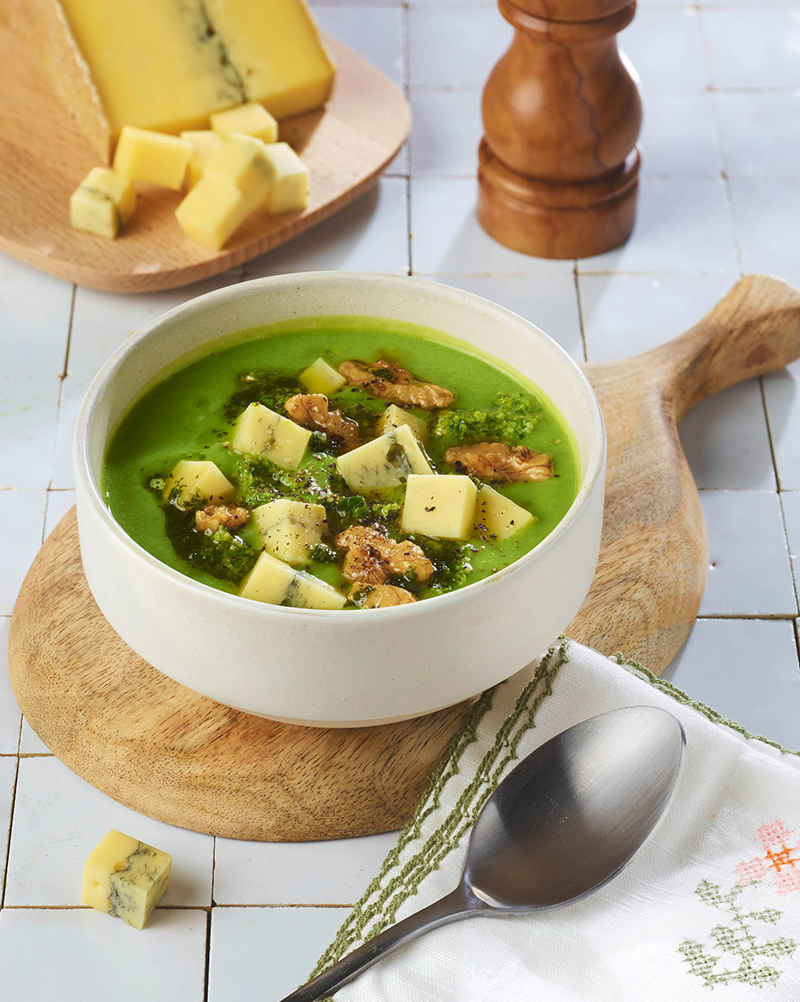 Velouté petits pois, pesto de fanes Morbier AOP