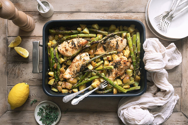 Poulet miel citron, pommes de terre primeur rôties asperges