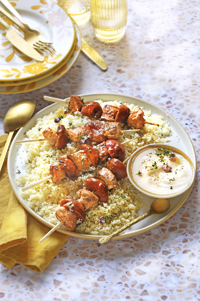 Brochettes de poulet abricots sauce yaourt/cacahuètes