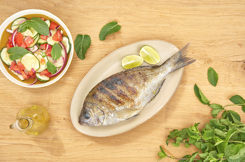 Dorades grises grillées salade marocaine