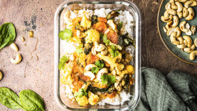 Curry de chou-fleur, noix de cajou riz aux épinards