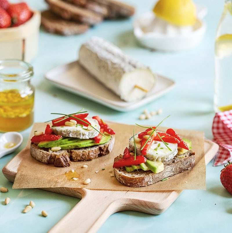 Tartine Sainte-Maure de Touraine AOP, fraises avocat