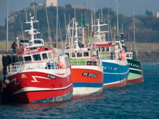 https://dev.avosassiettes.fr/img/bateaux_peche_pavillon_france.jpg